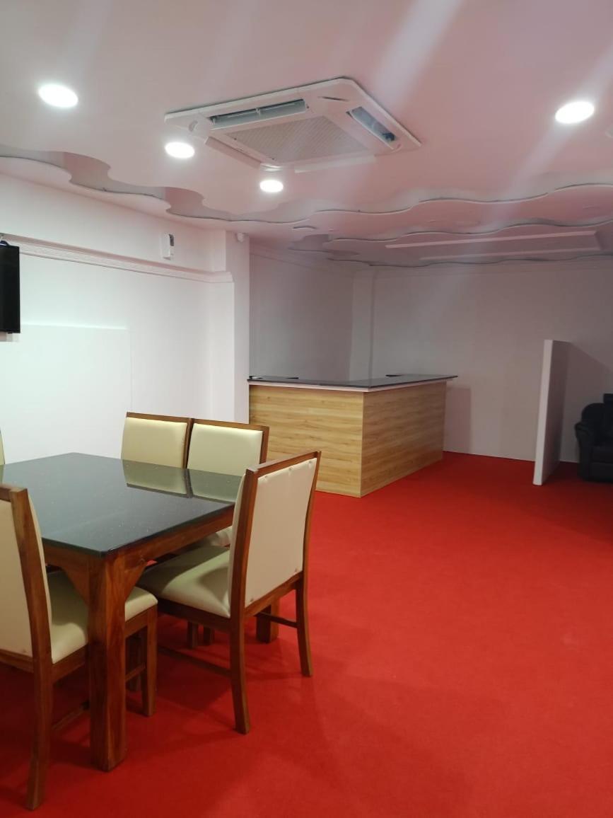 Ayoor Pearl Residency酒店 外观 照片